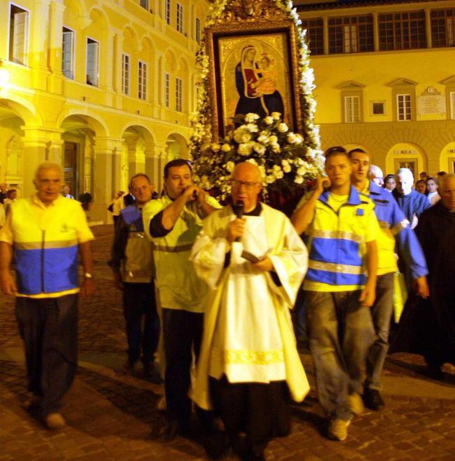 In processione fino a Montenero 