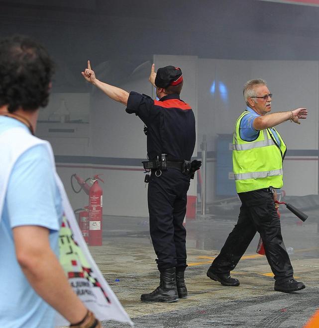 Incendio nel box Williams, tre feriti lievi 