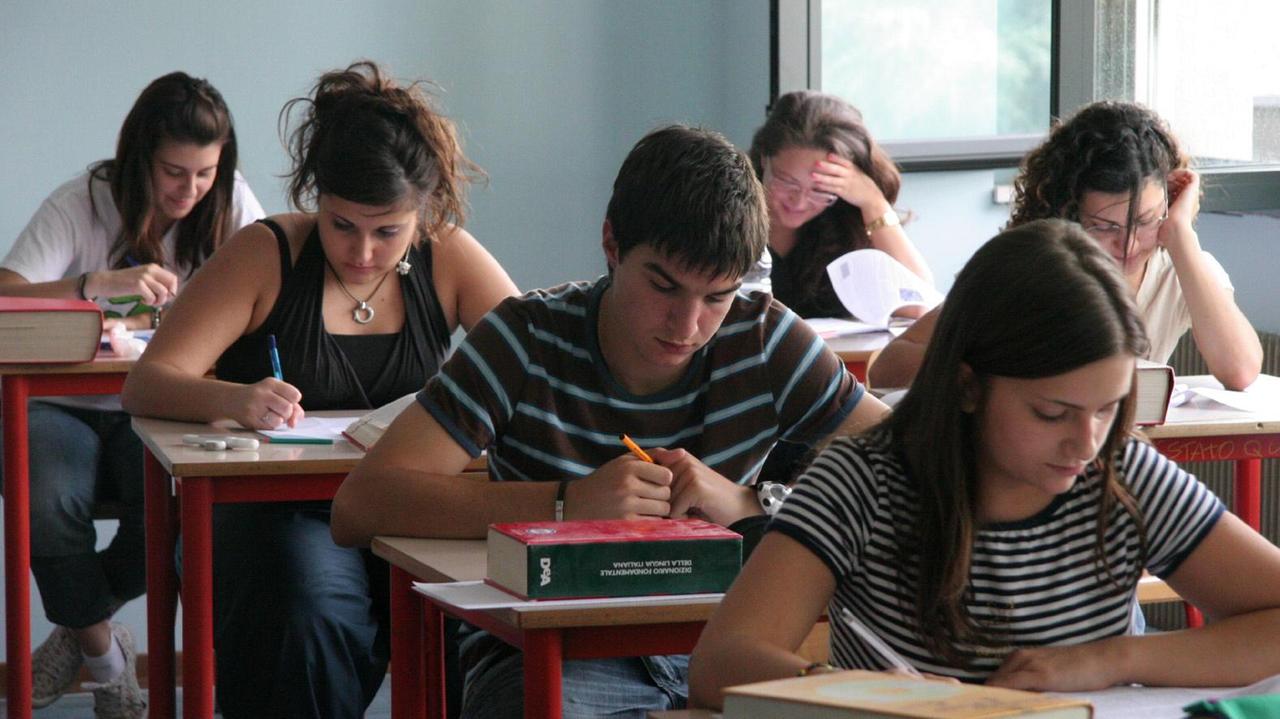 Libri e borse di studio, a rischio i fondi per il 2013