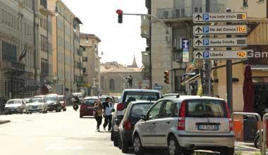 Nuova segnaletica ma parcheggi sempre deserti 