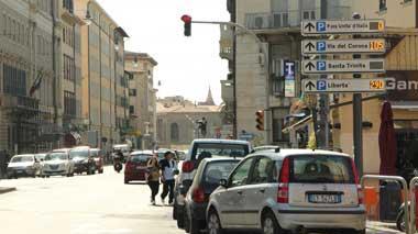 Nuova segnaletica ma parcheggi sempre deserti