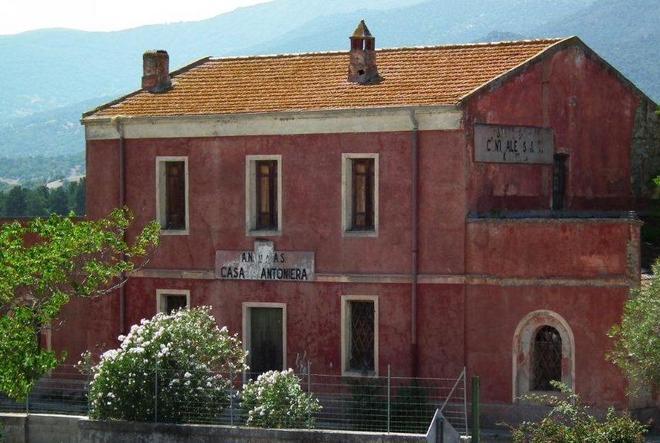 Abusivi nella casa cantoniera, il Tar dice no allo sfratto