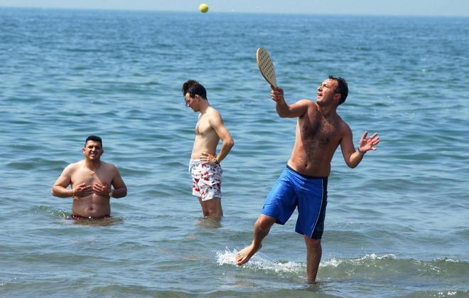 Musica e pallone vietati in spiaggia 
