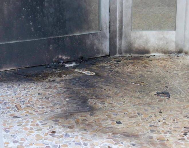 Molotov e petardo contro l’Agenzia 