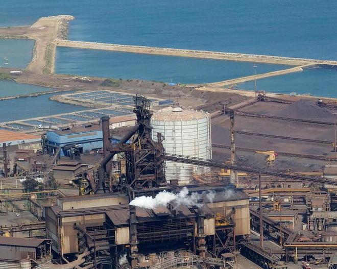 Lucchini senza minerale, nuovo stop all’altoforno 