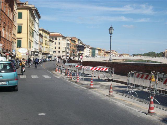 Nuova asfaltatura in lungarno Pacinotti 