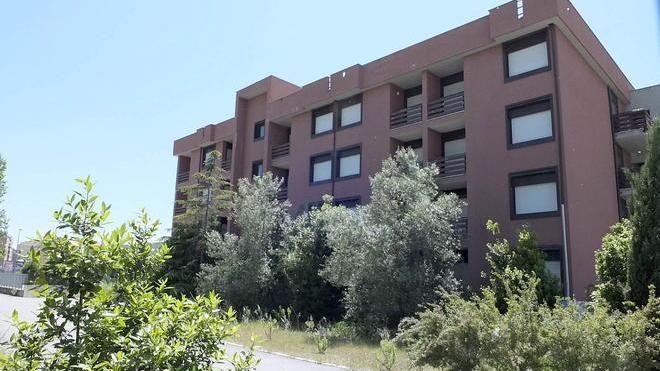 Il palazzone di via Paradisa che nessuno vuole più