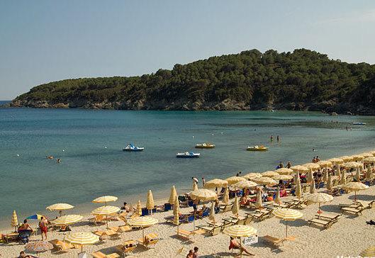 La bandiera blu resta tabù per le spiagge dell’isola 