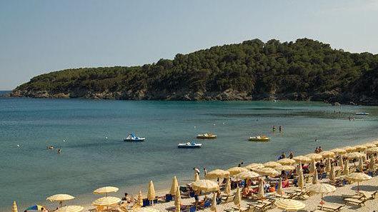 La bandiera blu resta tabù per le spiagge dell’isola