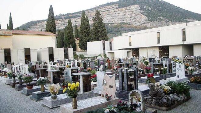 Ladri di addobbi funerari a Monsummano