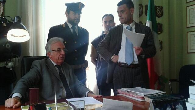 Shopping con carte clonate: due arresti