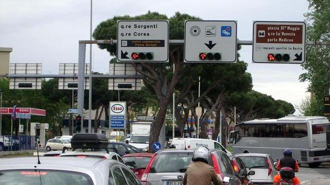 Questi non sono semafori intelligenti Troppi semafori e messi male