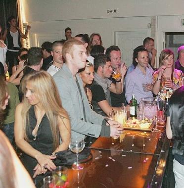 Il locale Sali&amp;Tabacchi e Alessandro Palermo (Aier) Sopra, il centro 