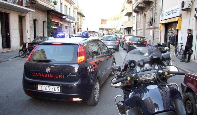 Vandali in spiaggia aggrediscono i bagnini 