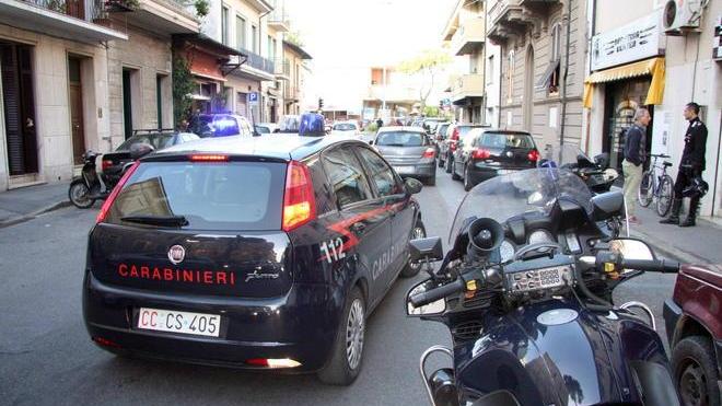 Vandali in spiaggia aggrediscono i bagnini