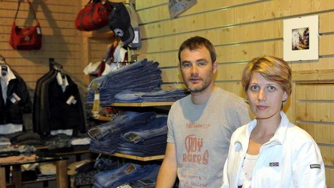 Inseguite dai negozianti dopo il furto di jeans