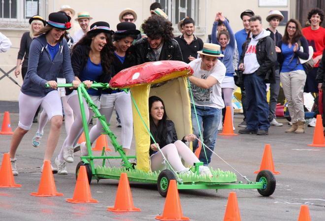 Ma gli studenti pratesi non rinunciano alla “Carrettolata” 