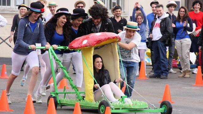 Ma gli studenti pratesi non rinunciano alla “Carrettolata”
