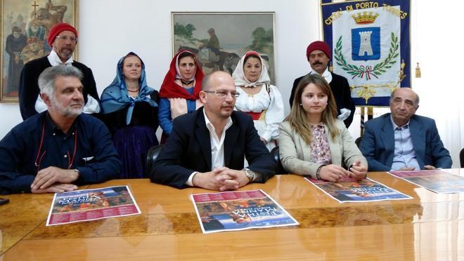 Una Festha Manna rinnovata: la processione si veste di costumi 