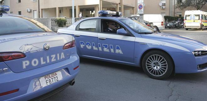 Chiede invano i soldi spacca tutto e rompe un braccio alla madre 