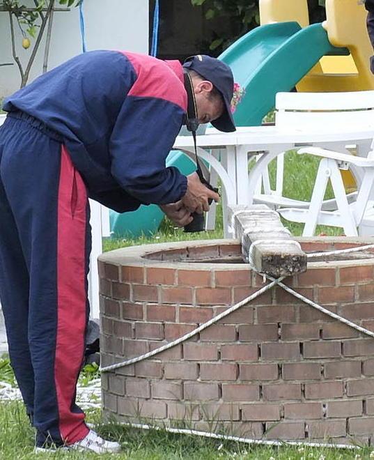 Ispezionato il pozzo nel giardino dei Logli 