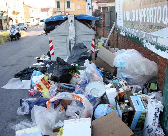 Rifiuti, emergenza ancora per 5-6 giorni 