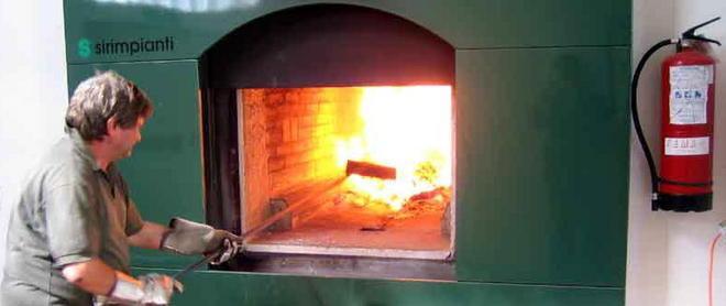 Un boom di cremazioni È crisi per il caro estinto 