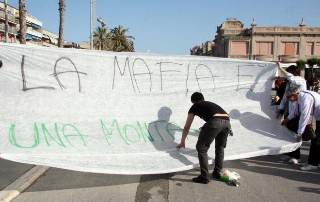 Attentato, presidio degli studenti 