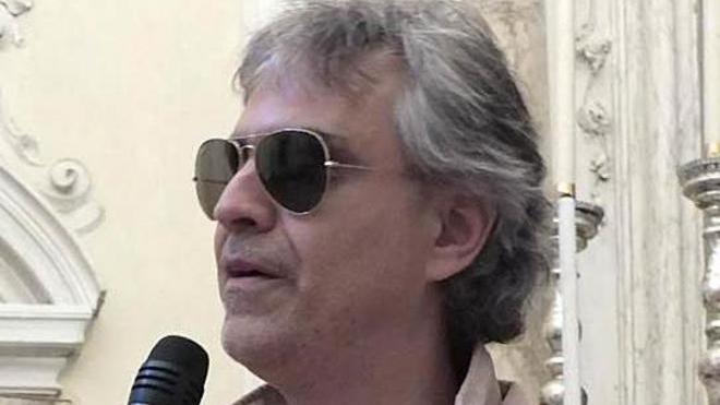 Bocelli “tradisce” e manda in vetta la sua Lajatico