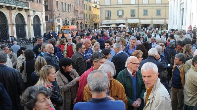 Un minuto di silenzio per l’attentato di Brindisi