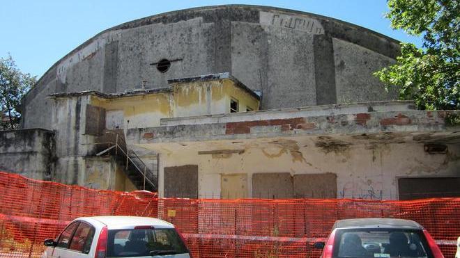 Anche a Collesalvetti l’ex cinema Odeon diventa parcheggio