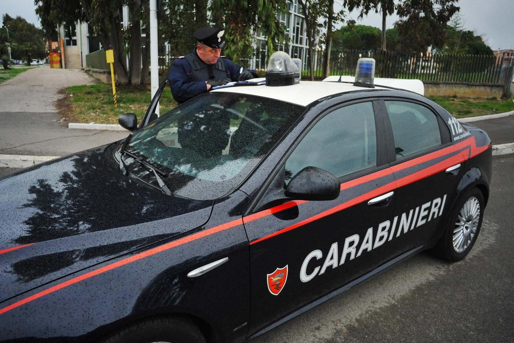 Scippata mentre aspetta che la nipote esca da scuola 