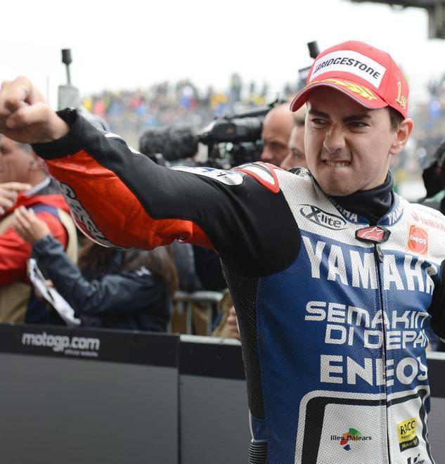 La Desmosedici bagnata va Vince Lorenzo ma Rossi c’è 