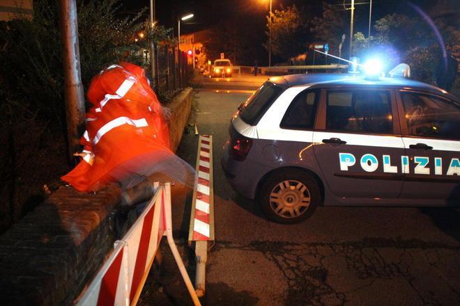 Gruppo di cinesi insegue e picchia un rapinatore: arrestato dalla polizia 
