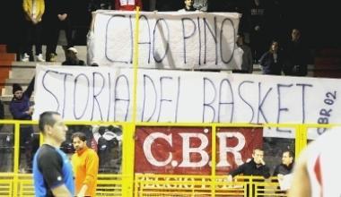 Il commosso addio dei tifosi reggiani al campione delle mitiche Riunite 