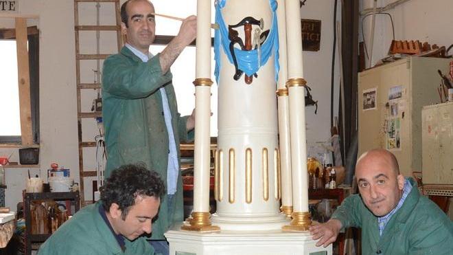 Restaurato il candeliere del gremio dei Calzolai 
