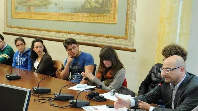 Fatti di Brindisi, le istituzioni a scuola