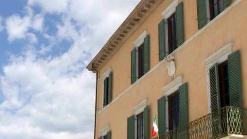 «Umiliata davanti a mia figlia di 8 anni»