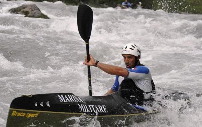 Canoa, Bifano è il re della discesa Conquista il pass per i mondiali