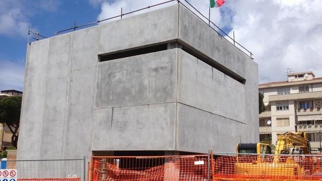 Via dell’Ardenza, spunta un cubo di cemento