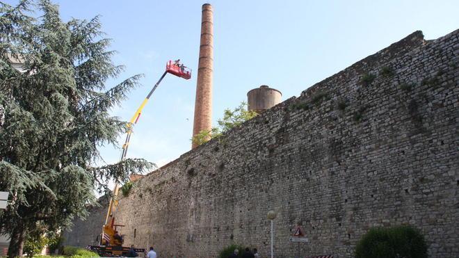 Allarme in ospedale per una ciminiera pericolante