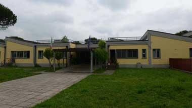 San Miniato, crolla una parte del tetto della scuola e il sindaco la chiude