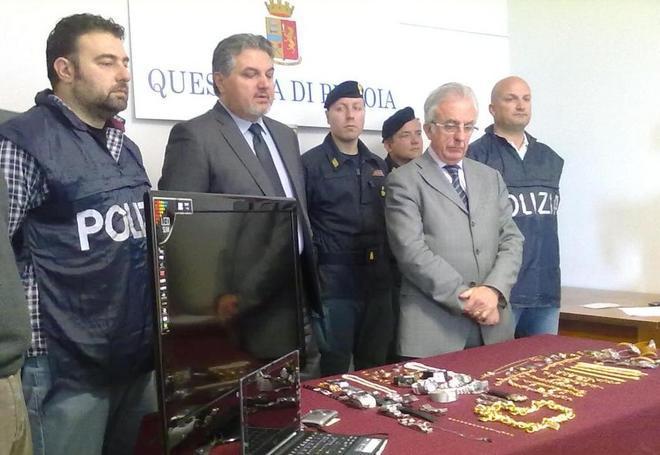 Sgominata la gang dei furti 17 arresti della Mobile 