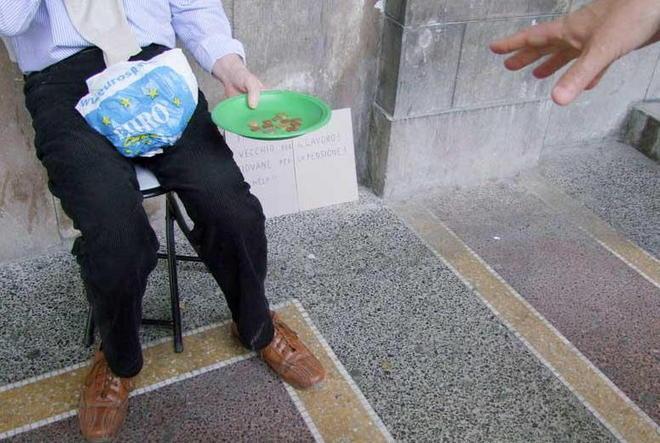 Trecento famiglie povere alla mensa della Caritas 