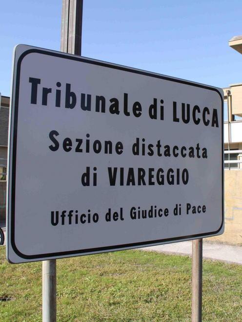 Il giudice gli dà torto e lui lo minaccia 