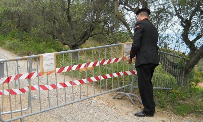 Due ordigni bellici spuntano tra i ciottoli di via Spaccabellezze 