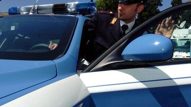 Controlli di polizia e carabinieri in negozi e centri benessere gestiti da cinesi