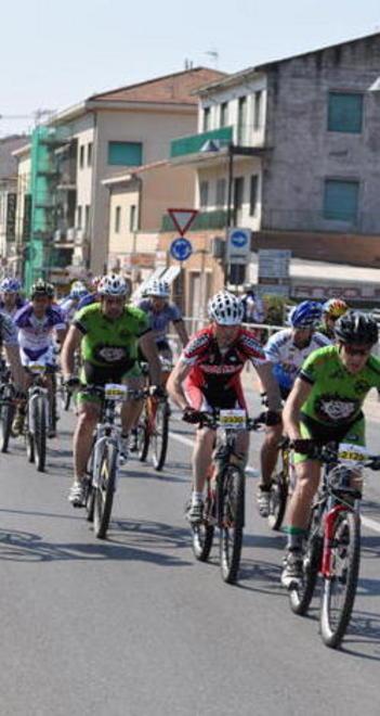 Torna la Granfondo Costa degli Etruschi Due giorni di gare 