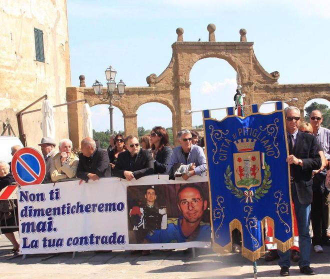 Sugli attenti per l’addio a Santarelli 