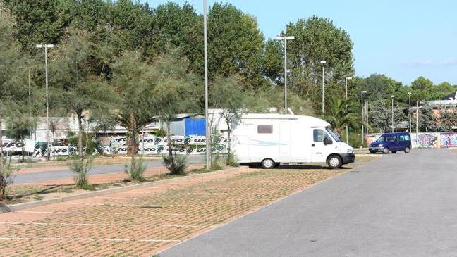Vivere in auto a 60 anni Con la paura dei ladri